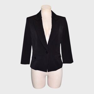 WHBM Seasonless Button Lapel Contour Fit Semi-Cropped Blazer